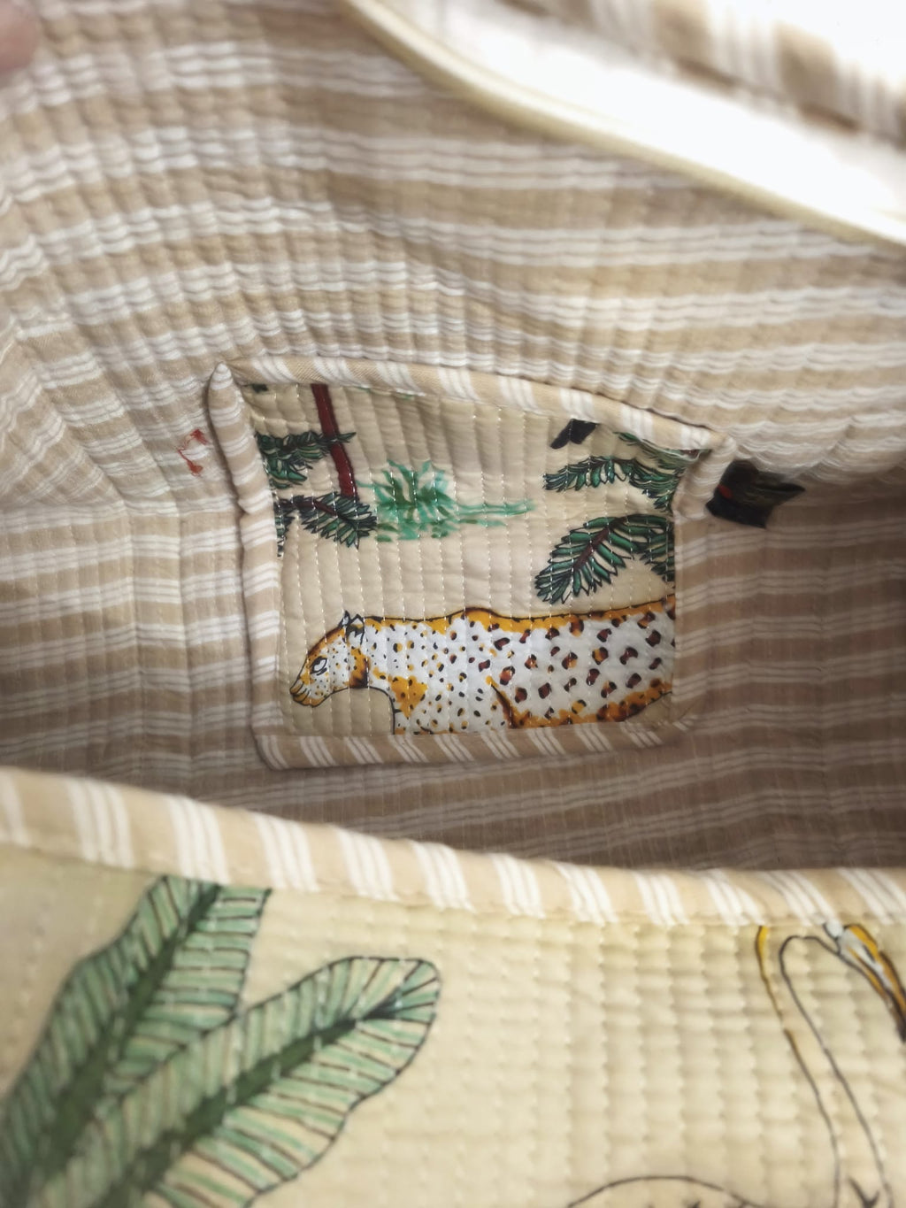 Bolso Redondo Acolchado Selva color Beige 45x38