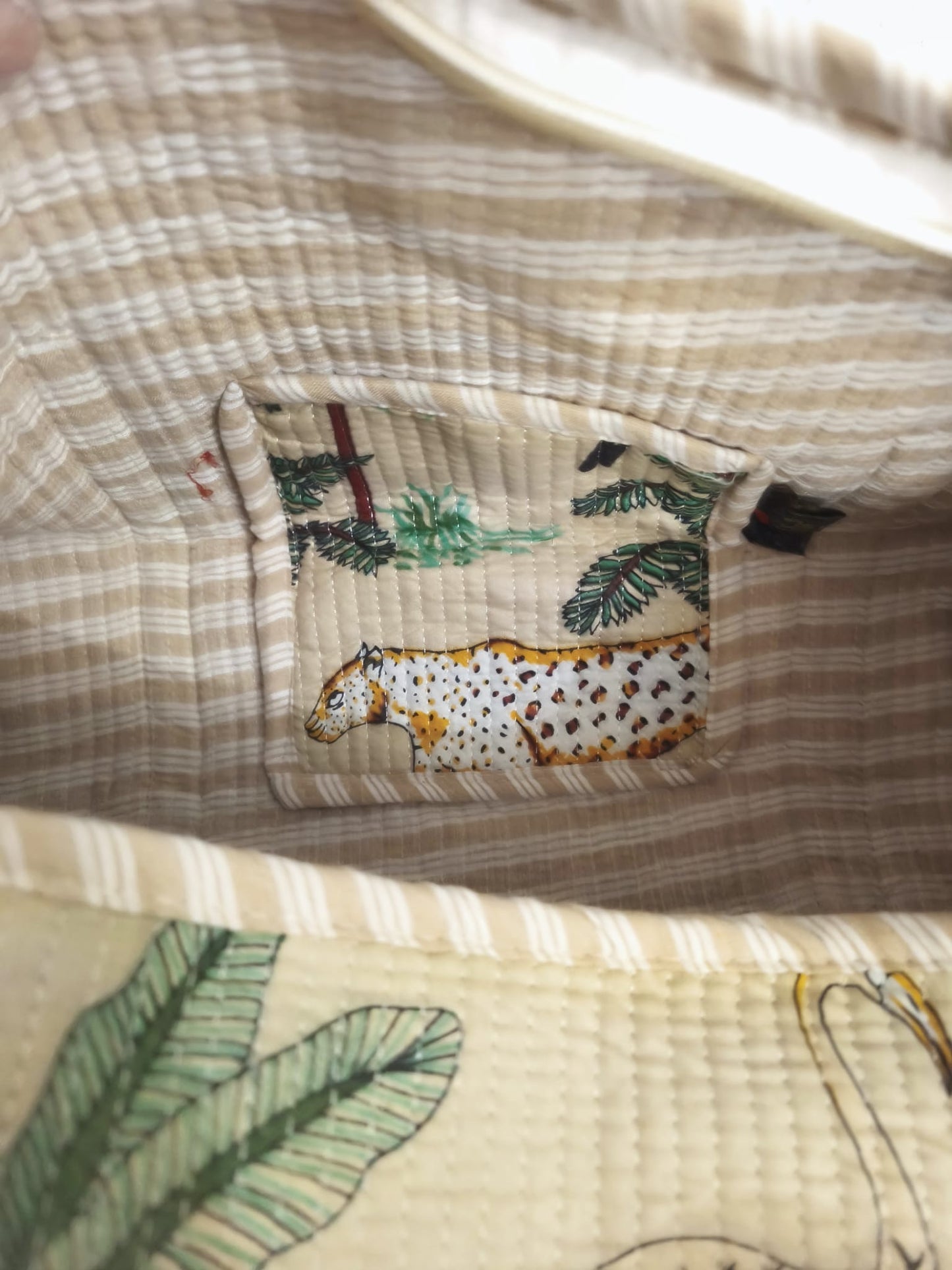 Bolso Redondo Acolchado Selva color Beige 45x38