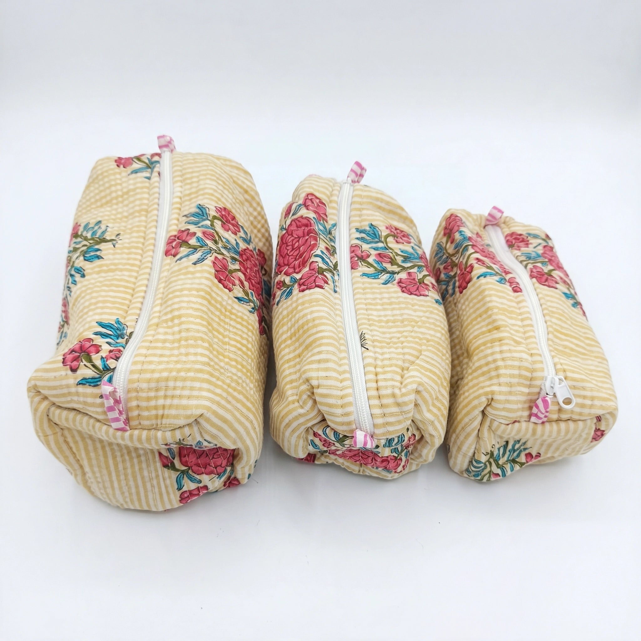 Set de 3 Neceseres Acolchados Rayas Ocre con Flores